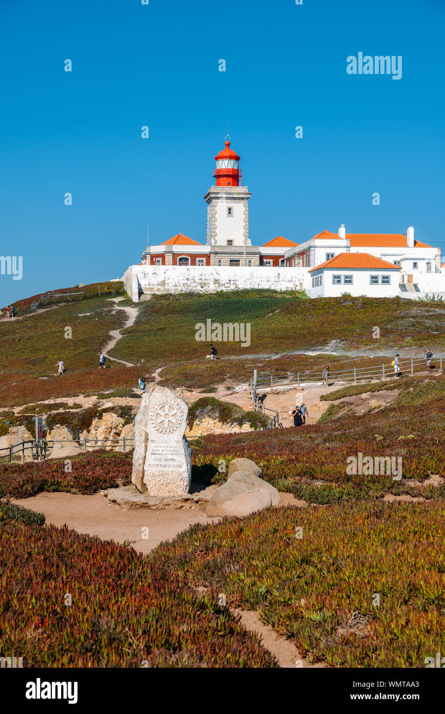 Cascais, Portogallo - Settembre 5, 2019: i turisti a Cabo da Roca, Portogallo. Colazione continentale dell'Europa occidentale-più punto Foto Stock