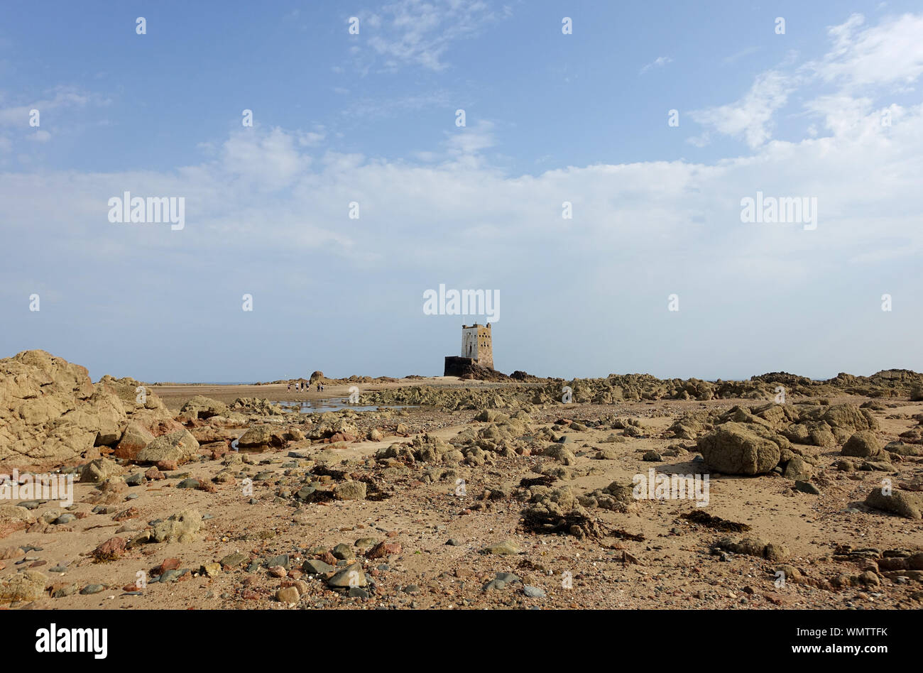 Seymour torre da cui è possibile solo a piedi con la bassa marea. Situato in jersey, Isole del Canale Foto Stock