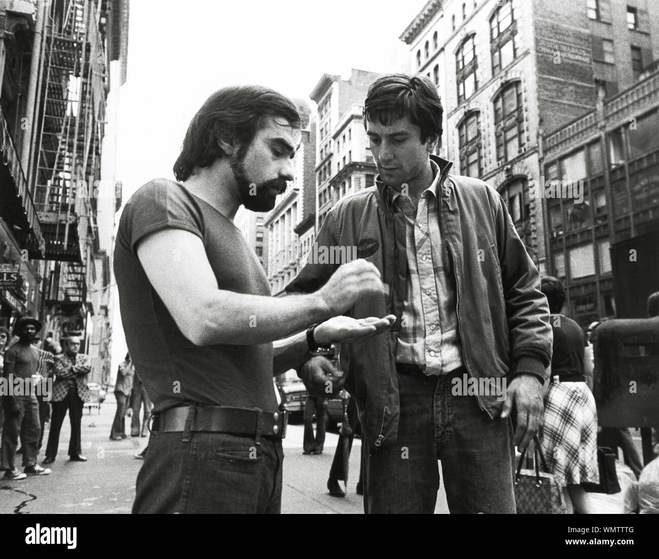 Martin Scorsese e Robert De Niro sul set di "Taxi Driver' (1976) Sikelia Productions / Columbia Pictures Riferimento File # 33848-619THA Foto Stock