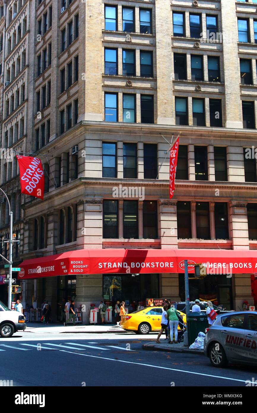 Strand Bookstore, noto per la sua '18 miglia di libri' uno slogan, è il New York è più ben noto bookstore indipendente. Manhattan su luglio 19th, 2019 in Ne Foto Stock