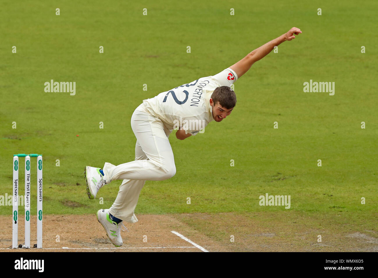 MANCHESTER, Inghilterra. 05 SETTEMBRE 2019: Craig Overton di Inghilterra bowling durante il giorno due del quarto Specsavers Ceneri Test Match, a Old Trafford Cricket Ground, Manchester, Inghilterra. Credito: Cal Sport Media/Alamy Live News Foto Stock