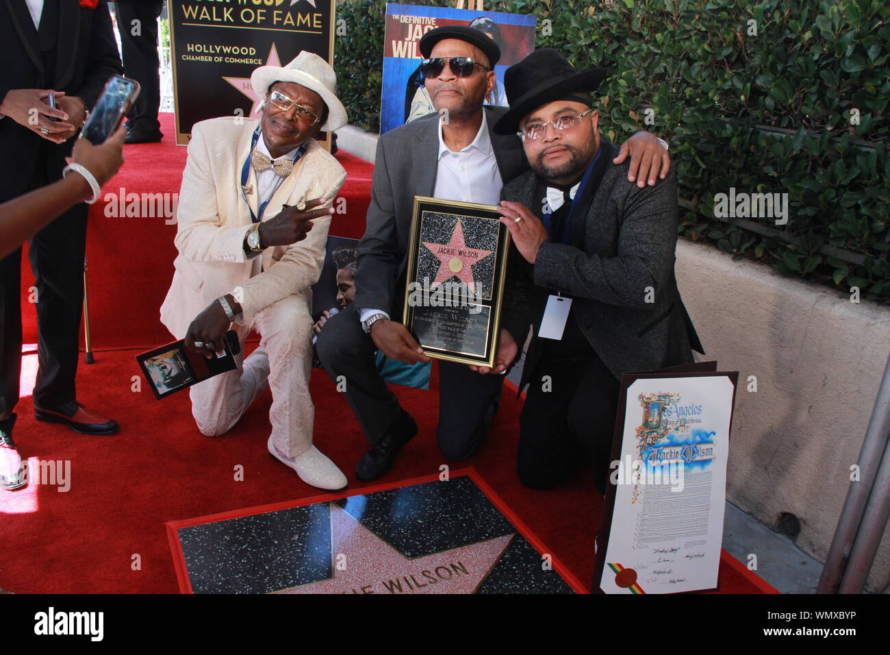 Il 3 settembre 2019, Hollywood, California, Stati Uniti d'America: mi16064CHW.Hollywood Camera di Commercio onori Jackie Wilson con Postuma della stella sulla Hollywood Walk of Fame .7057 Hollywood Boulevard, Hollywood, California, Stati Uniti d'America .09/04/2019 .ANTHONY WILSON E JOHN WILSON E MEMBRO DELLA FAMIGLIA - I FIGLI DI JACKIE WILSON.Â©Clinton H.Wallace/Photomundo International/ Foto Inc (credito Immagine: © Clinton Wallace/Globe foto via ZUMA filo) Foto Stock