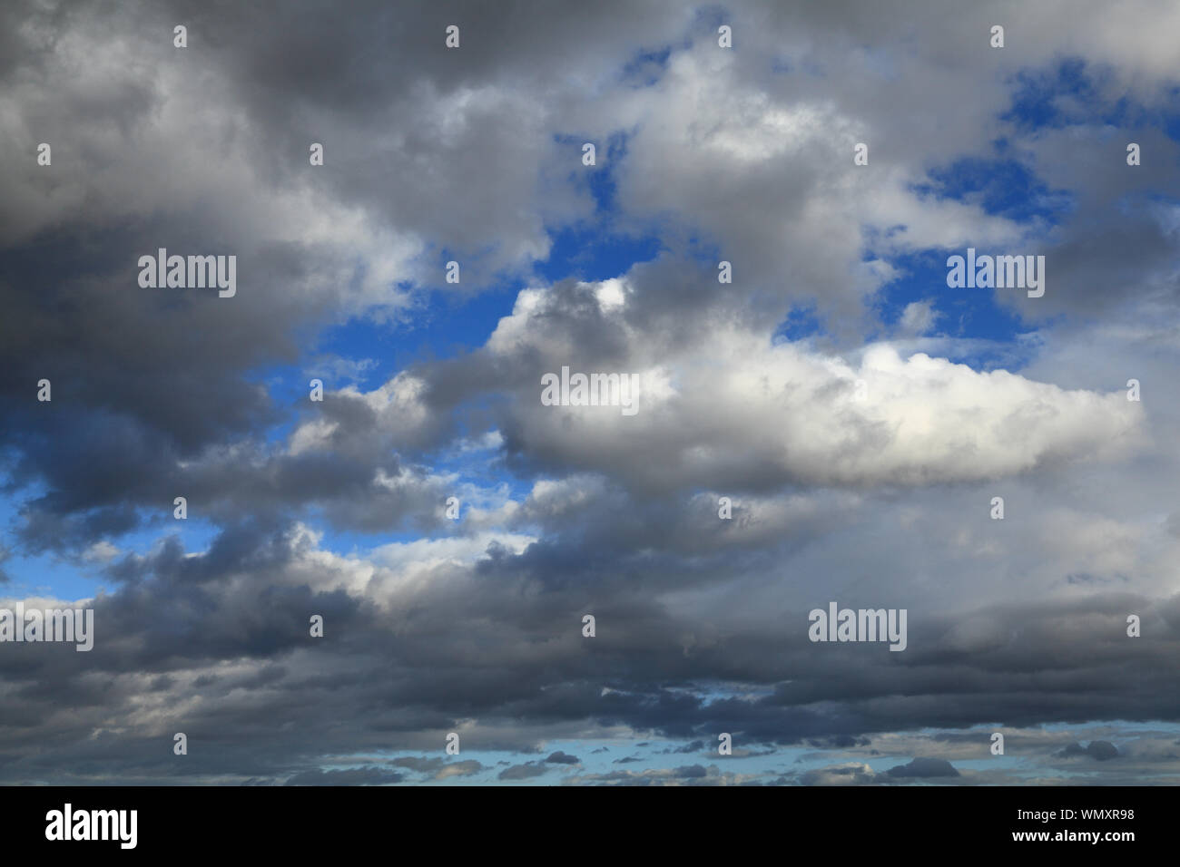 Grigio, bianco, scuro, cloud, nuvole, cielo blu, la formazione di nube, formazioni, meteo, cieli Foto Stock