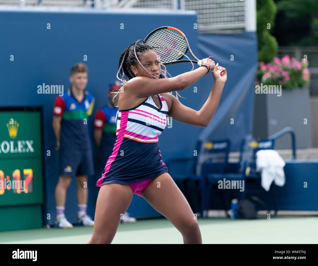 New York, NY - 5 Settembre 2019: Robin Montgomery (USA) in azione durante le ragazze junior 3 round a US Open Championships contro Katrina Scott (USA) a Billie Jean King National Tennis Center Foto Stock