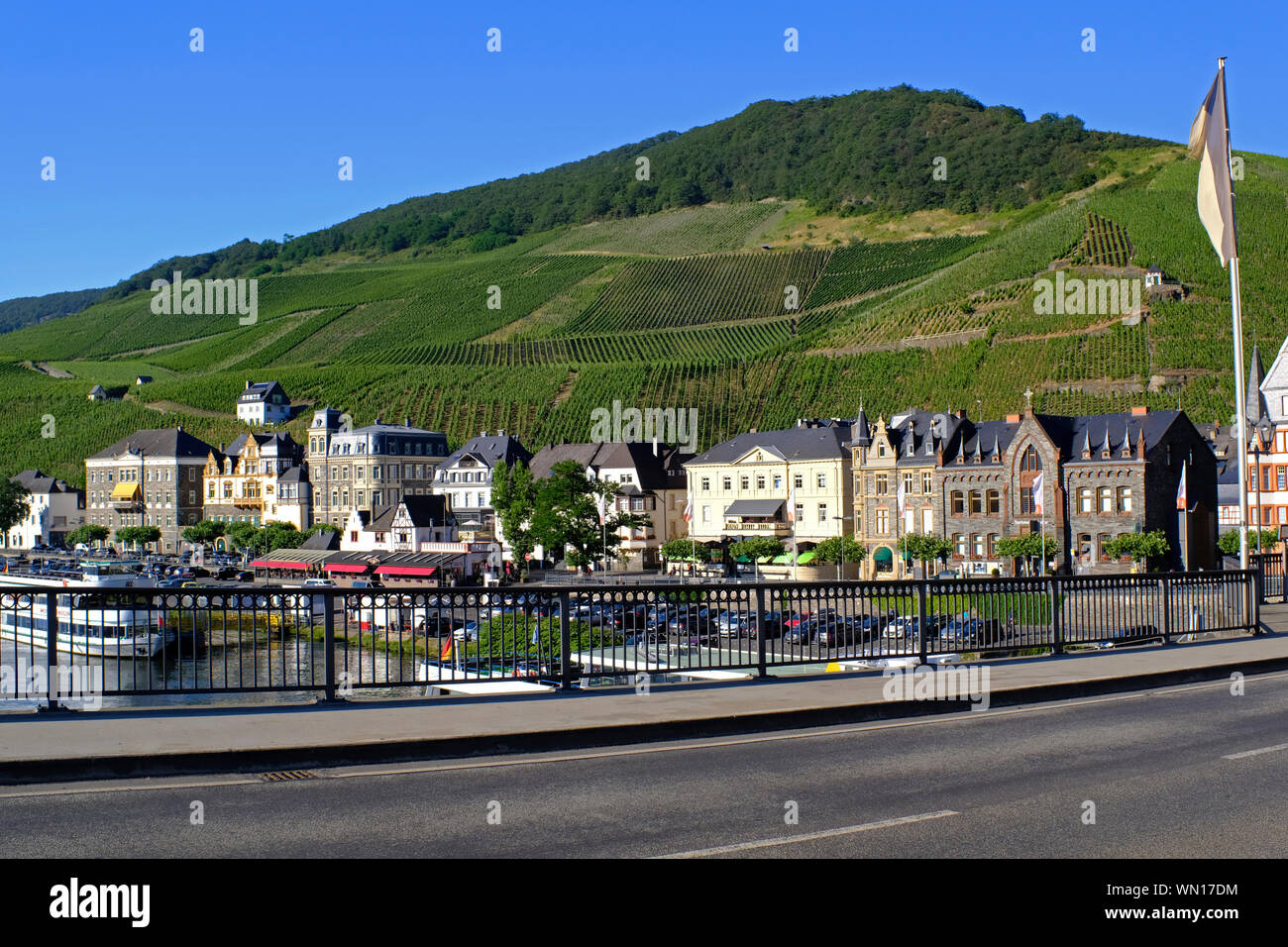 Bernkastel-Kues, Germania dal ponte Foto Stock