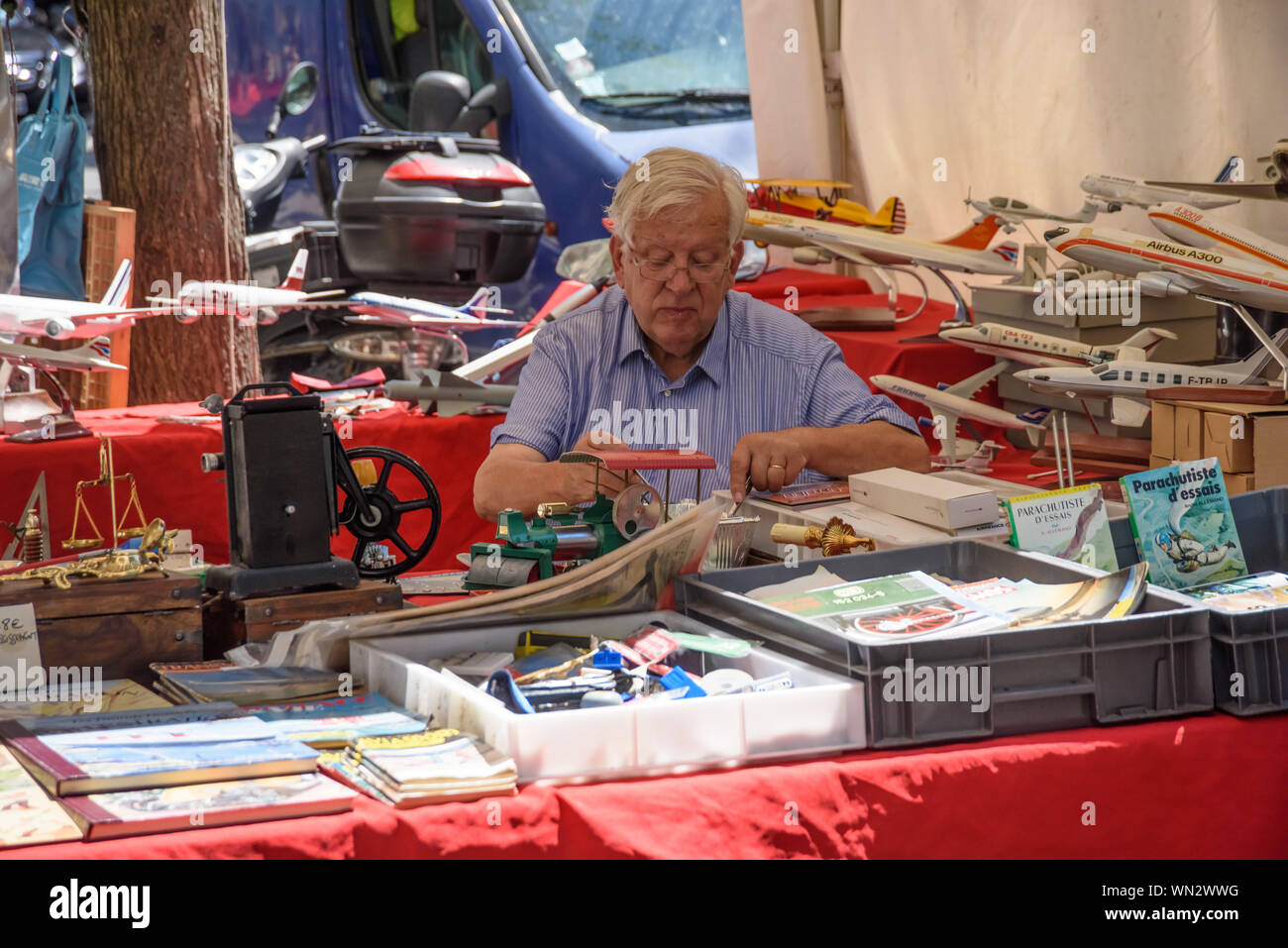 Parigi, Rue Ordener, Flohmarkt - Parigi, Rue Ordener, Mercato delle Pulci Foto Stock