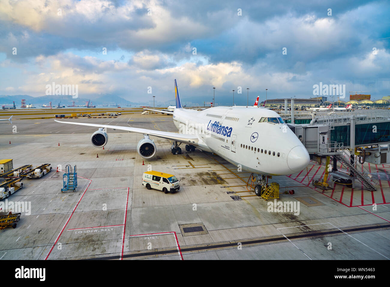 HONG KONG CINA - Circa febbraio, 2019: Lufthansa Boeing 747-8 su asfalto all'Aeroporto Internazionale di Hong Kong. Foto Stock