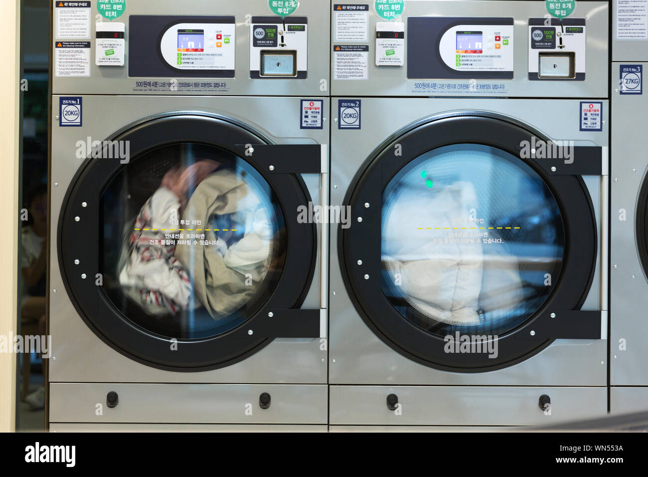 Unico concetto di vita, macchine per il lavaggio in lavanderie a gettoni 156 Foto Stock