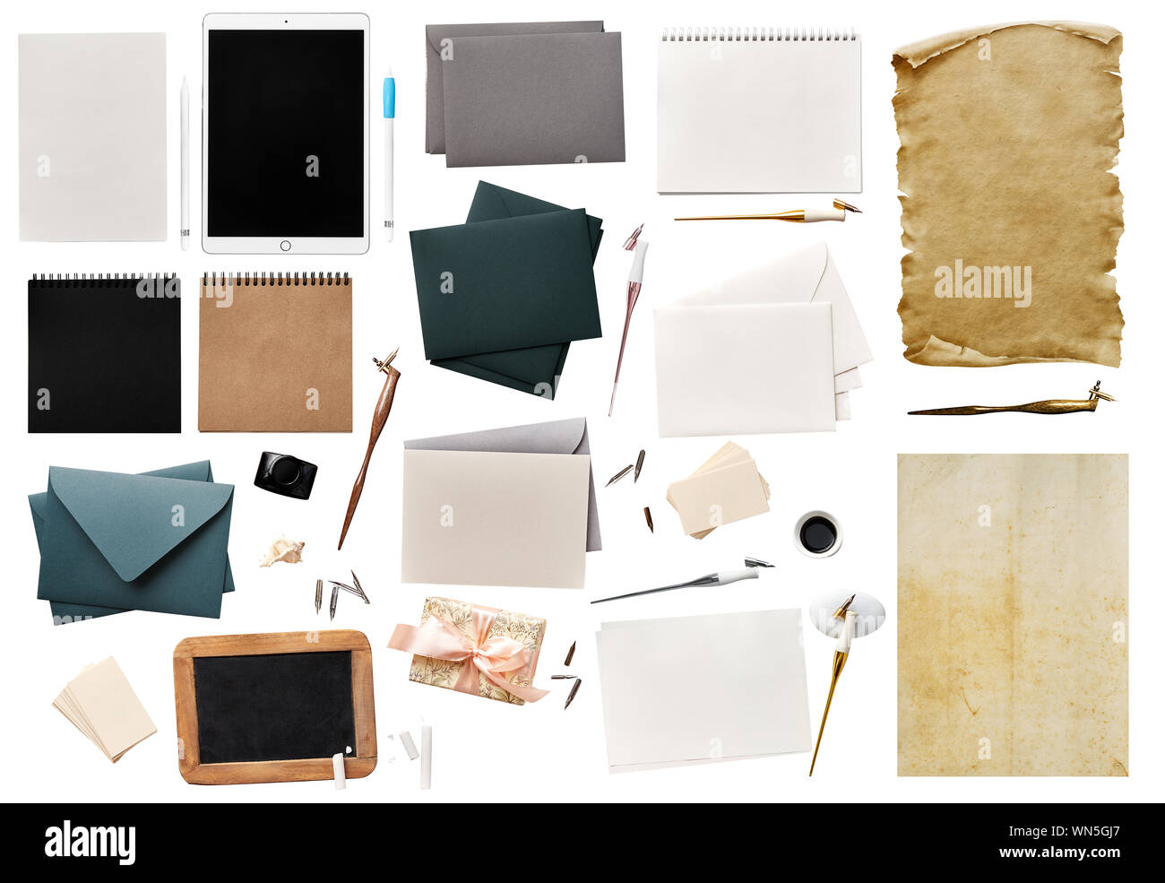 Raccolta di una calligrafia forniture isolate su uno sfondo bianco Foto Stock
