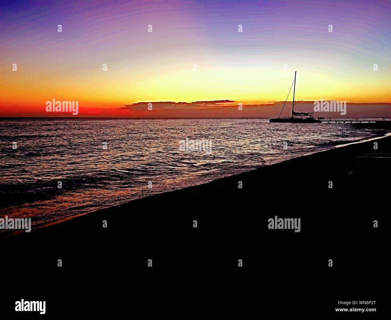 Spiaggia di Bayahibe durante il tramonto Foto Stock