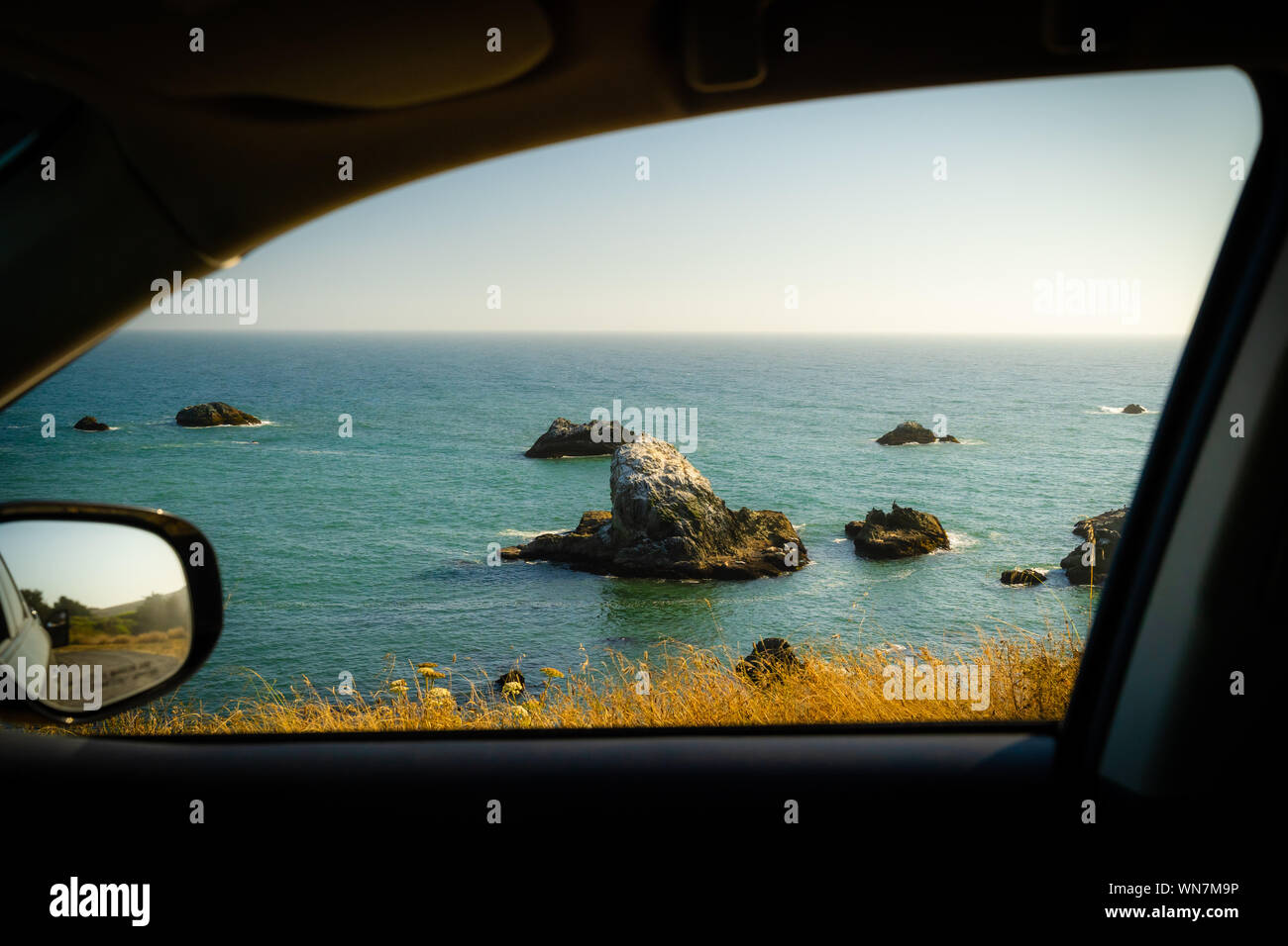 Pacific Ocean View dalla vettura in SF Bay Area, luce naturale con vista sull'oceano, paesaggio, Highway 1, Pacific Coast Foto Stock