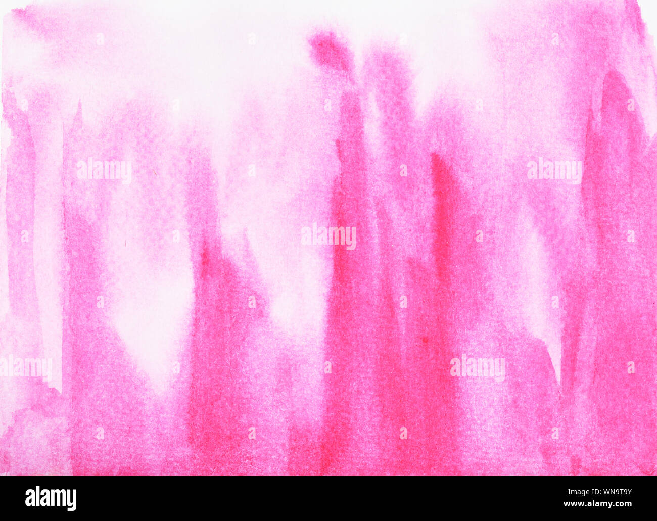 Striscia di colore rosso e rosa le macchie di colore del flusso sulla superficie bianca , illustrazione astratta e sfondo luminoso da acquerello disegnare a mano su un foglio di carta Foto Stock