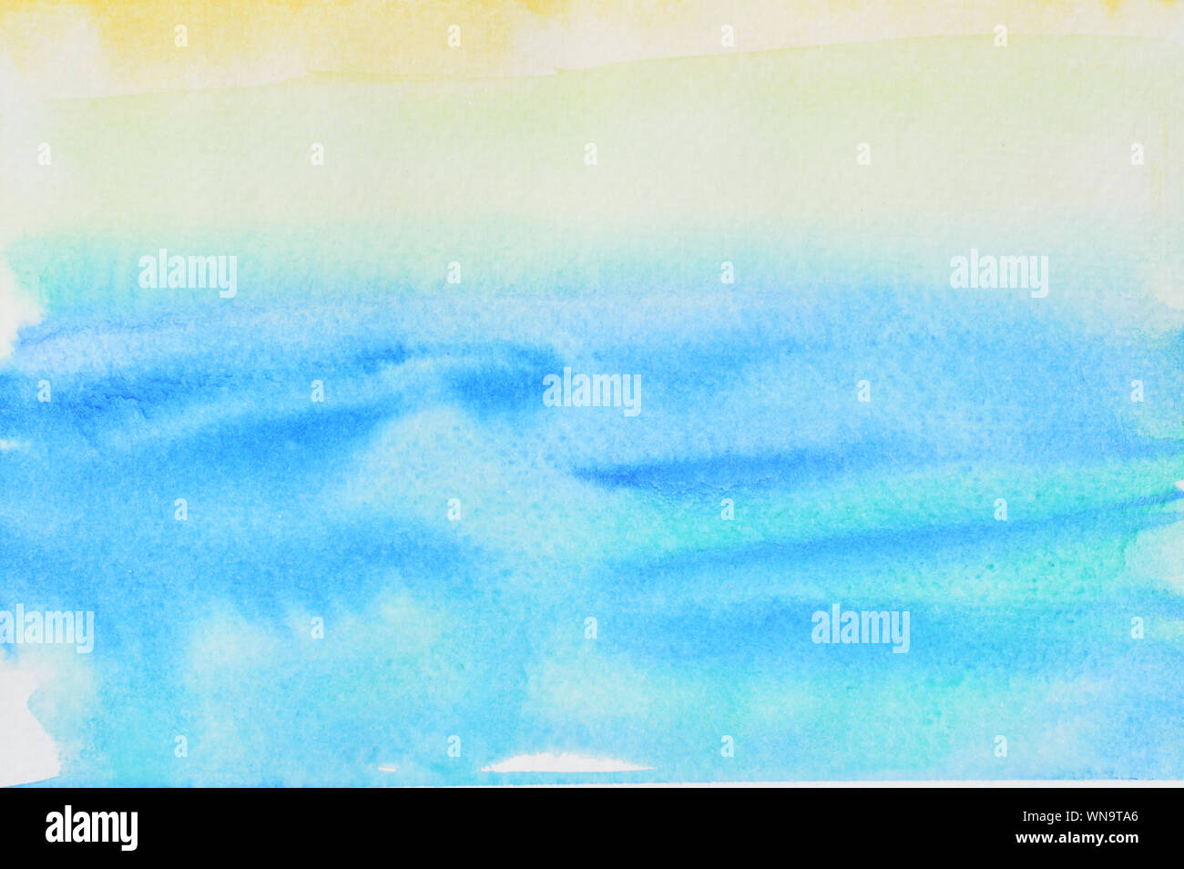Il mare blu e giallo sky, illustrazione astratta e sfondo luminoso da acquerello disegnare a mano su un foglio di carta Foto Stock