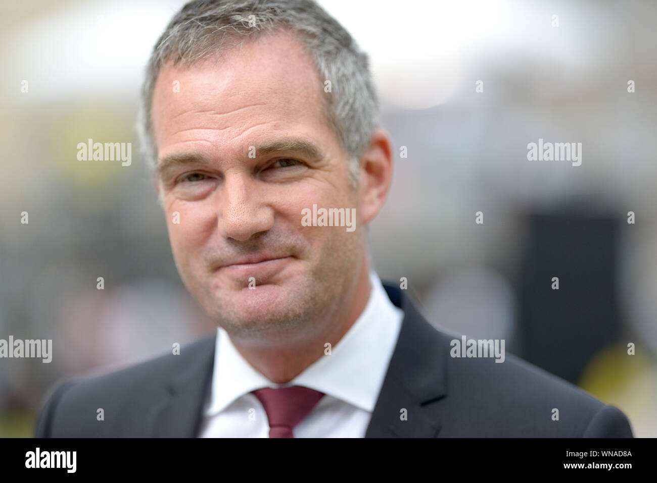 Peter Kyle MP (Manodopera: Hove) su College Green, Westminster, prima di una storica Brexit votazione sul primo giorno del rientro dopo la pausa estiva, 3° settembre 2019. Foto Stock