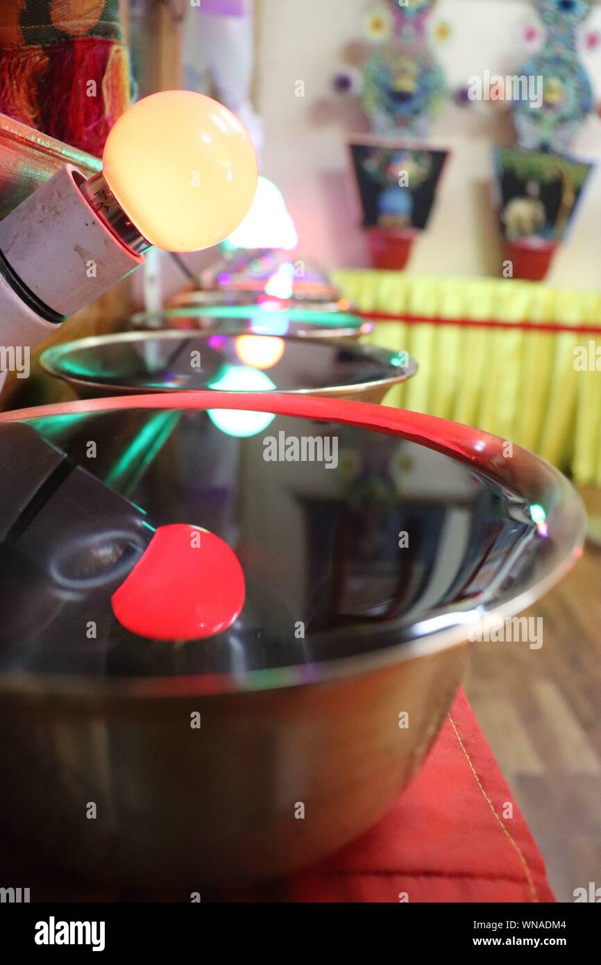 Il monastero e il budhha colorato angolo unica immagine viene preso a Manali India mostrando la sua incredibile diversità. Foto Stock