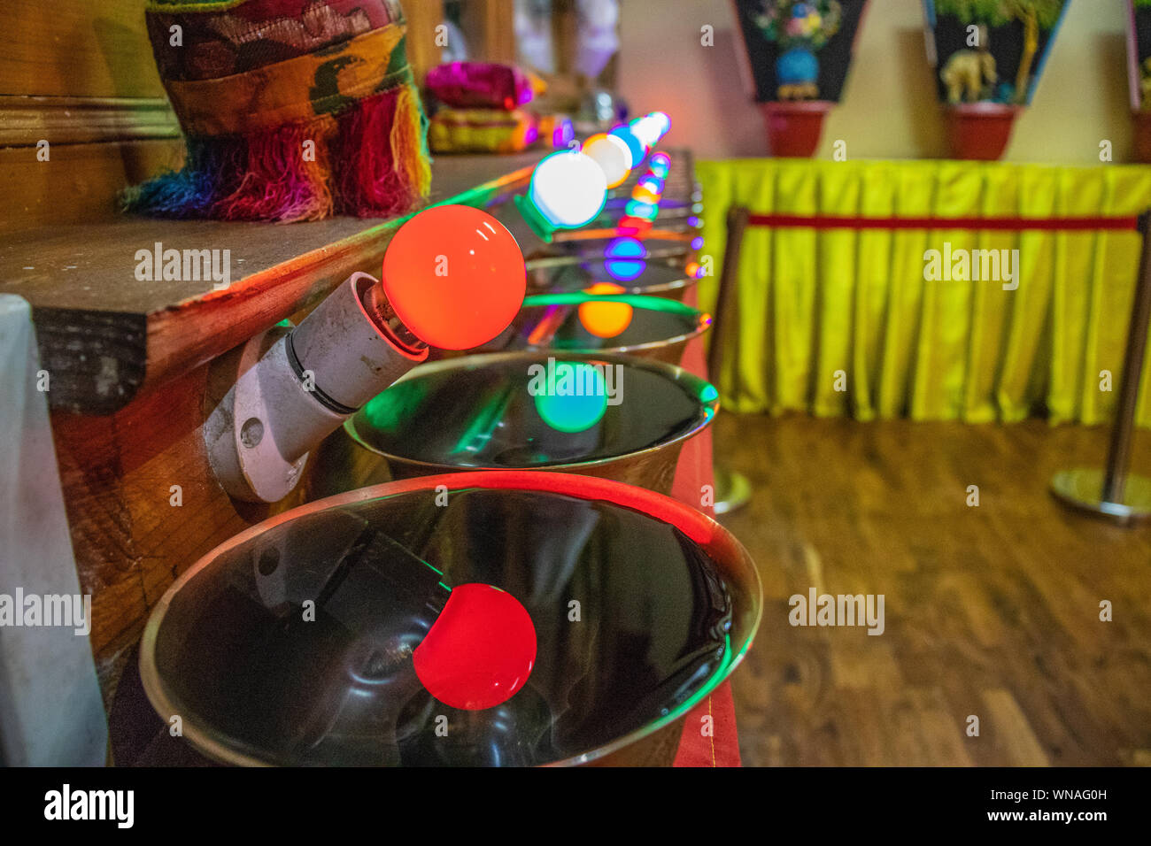 Il monastero e il budhha colorato angolo unica immagine viene preso a Manali India mostrando la sua incredibile diversità. Foto Stock