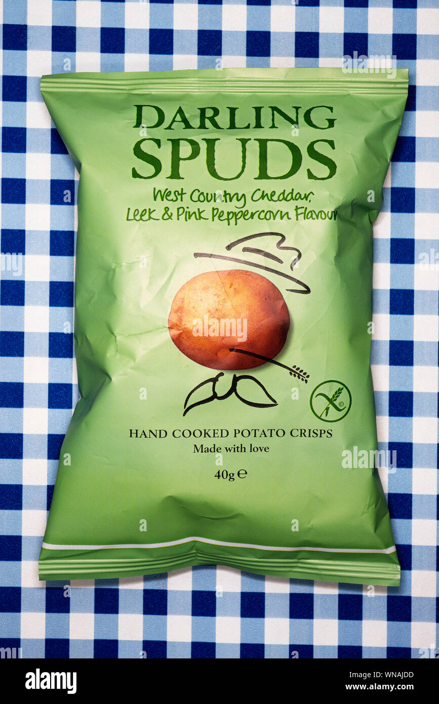 Darling Spuds West Country cheddar porri e rosa aroma peppe patatine Foto Stock