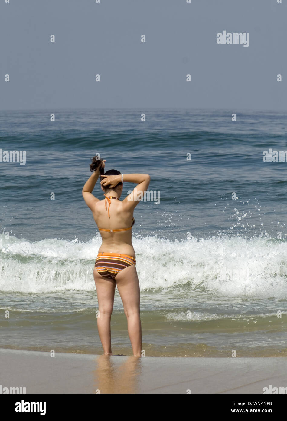 Le persone che si godono la spiaggia e il mare all'Atlantic Coast resort di Biscarrosse. Dipartimento delle Landes. A sud-ovest della Francia. Foto Stock