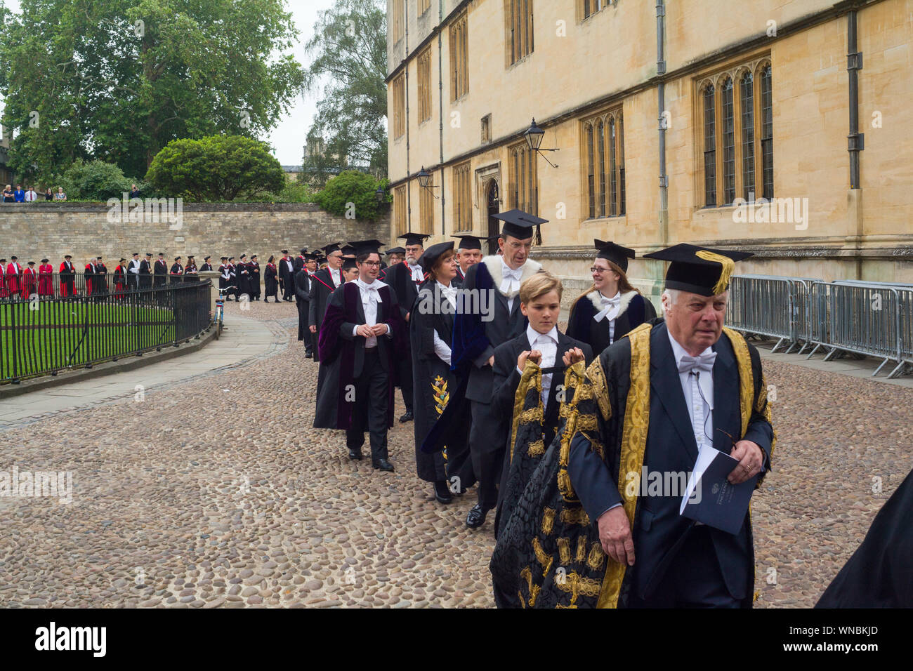 L'annuale Processione Encaenia della Biblioteca Bodleiana con il Cancelliere dell'Università di Oxford, Chris Patten, il Rt Hon il Signore Patten di Barnes Foto Stock