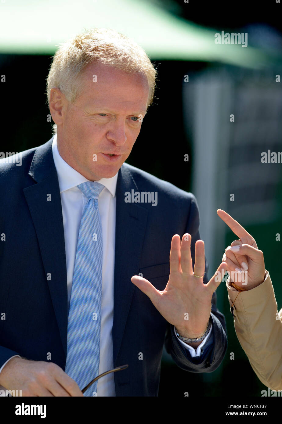 Dr Phillip Lee MP (Lib Dem: Bracknell) su College Green, Westminster, settembre 2019, la settimana ha difettato da conservatori per il liberale Democ Foto Stock