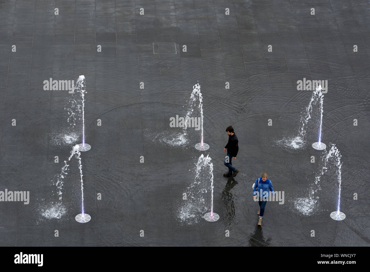 Vista aerea dell'acqua nuova funzione in Centenary Square, Birmingham, Regno Unito Foto Stock