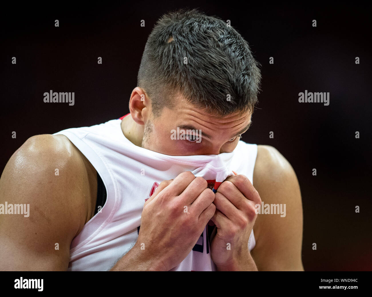 Wuhan, la Cina della provincia di Hubei. 6 Sep, 2019. Bogdan Bogdanovic di Serbia reagisce durante il gruppo J match tra Serbia e Puerto Rico al 2019 FIBA World Cup a Wuhan, capitale della Cina centrale della provincia di Hubei, Sett. 6, 2019. Credito: Xiao Yijiu/Xinhua/Alamy Live News Foto Stock
