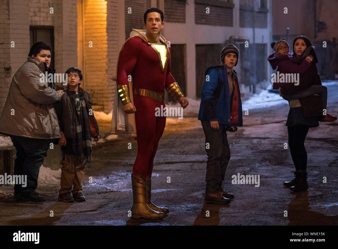 ZACHARY LEVI , JACK DYLAN GRAZER e JOVAN ARMAND in SHAZAM! (2019), diretto da David F. SANDBERG. Credito: Warner Bros DC / Intrattenimento / DC Comics / Nuova Linea Cinem / WILKIE, STEVE / Album Foto Stock