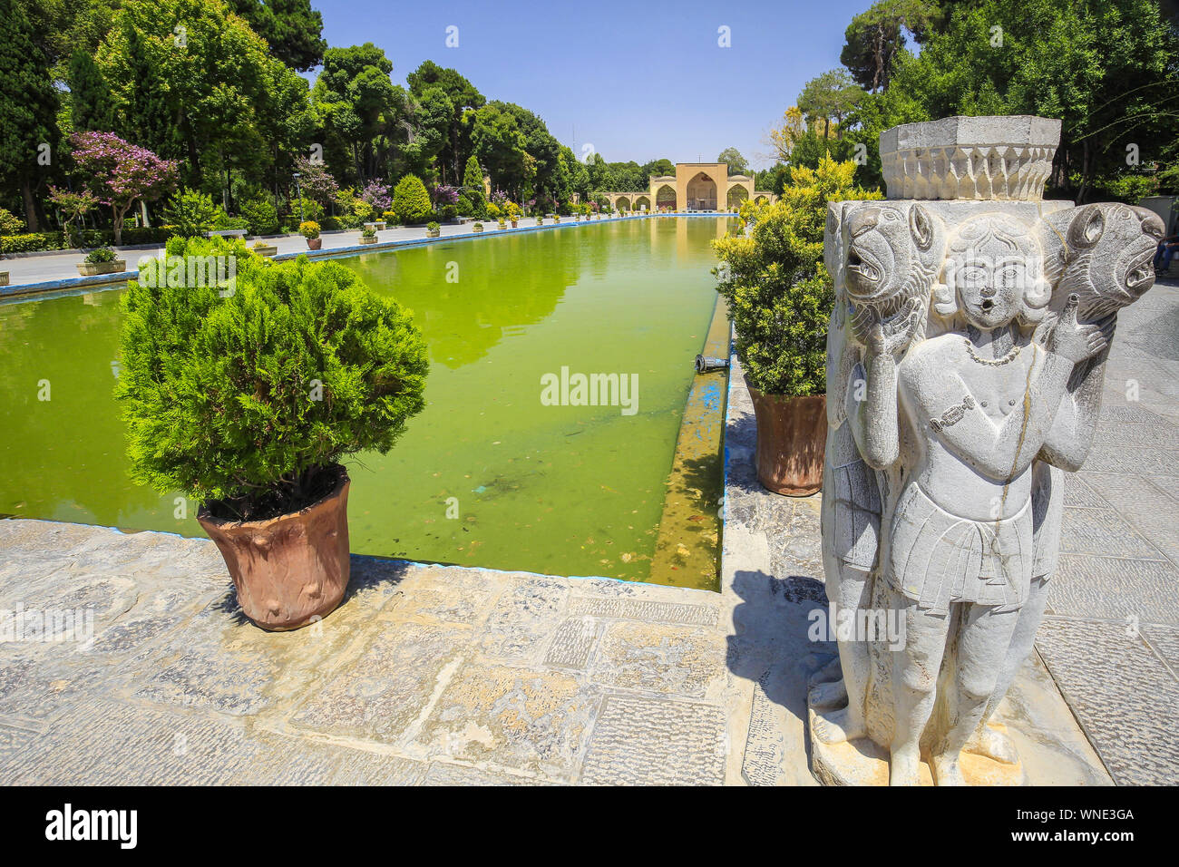 Piscina in un giardino persiano. Foto Stock