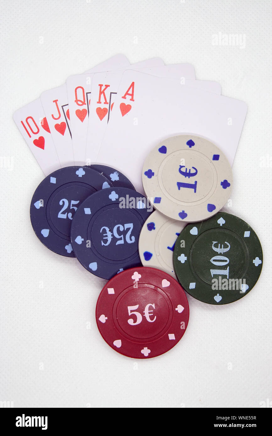 Casino carte chip e. Gioco di casino'. Mazzo di carte e poker chips. Foto Stock