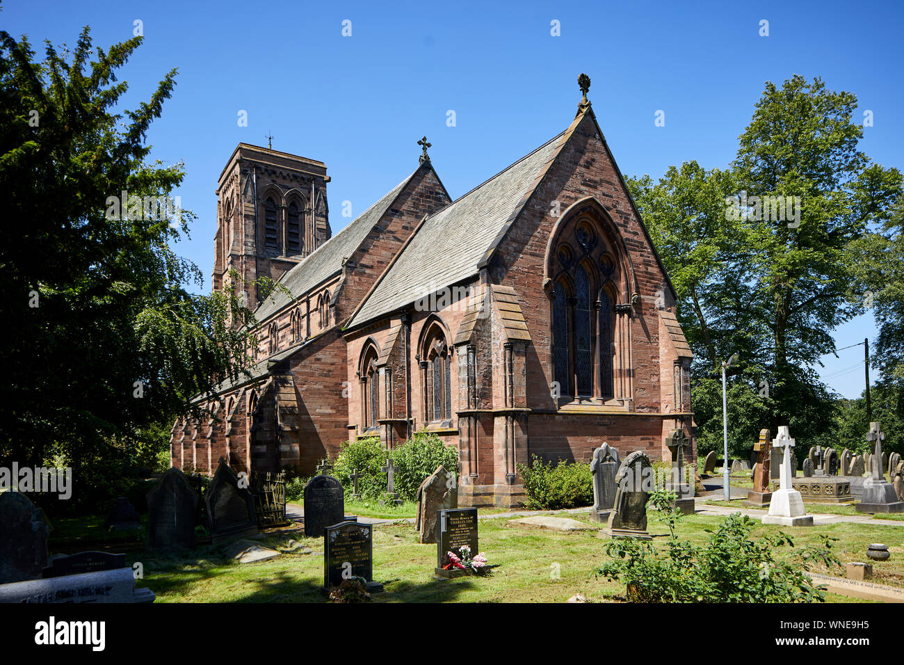 San Matteo Church Stretton, Cheshire, Inghilterra, Il Grade ii Listed in arenaria rossa di Westmorland con tetto in ardesia dall architetto Sir George Gilbert Scott Gothi Foto Stock