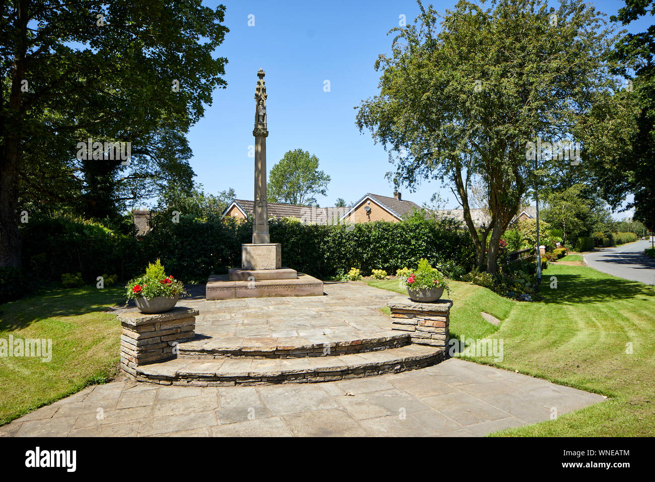 Un memoriale di guerra per coloro che sono caduti nella Prima Guerra Mondiale Appleton Thorn, Warrington, Cheshire, Inghilterra. Foto Stock