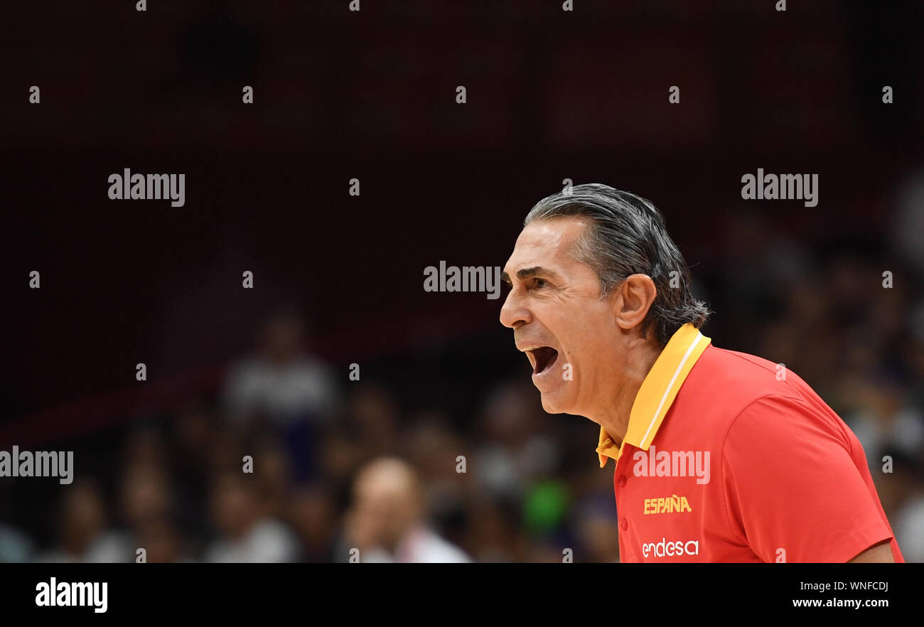 Wuhan, la Cina della provincia di Hubei. 6 Sep, 2019. Sergio Scariolo, head coach della Spagna esclamazioni durante il gruppo J match tra Spagna e Italia a 2019 FIBA World Cup a Wuhan, capitale della Cina centrale della provincia di Hubei, Sett. 6, 2019. Credito: Cheng Min/Xinhua/Alamy Live News Foto Stock