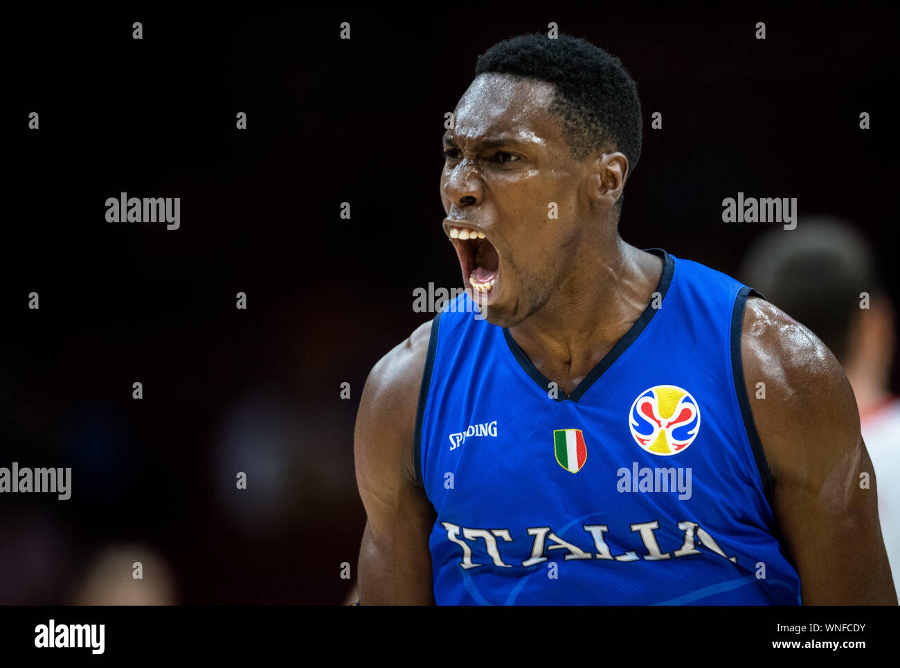 Wuhan, la Cina della provincia di Hubei. 6 Sep, 2019. Paul Biligha dell Italia celebra durante il gruppo J match tra Spagna e Italia a 2019 FIBA World Cup a Wuhan, capitale della Cina centrale della provincia di Hubei, Sett. 6, 2019. Credito: Xiao Yijiu/Xinhua/Alamy Live News Foto Stock
