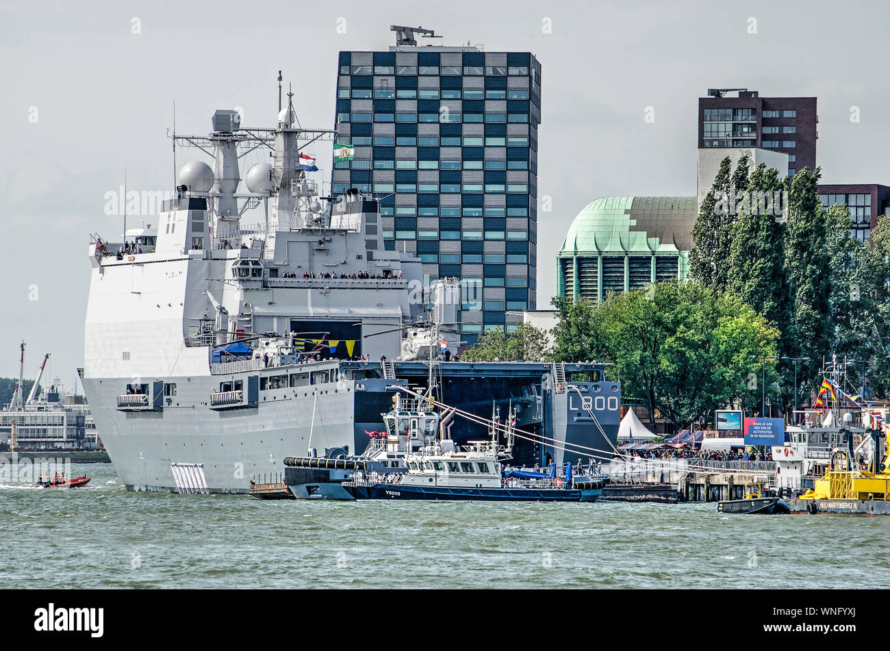 Rotterdam, Paesi Bassi, 6 Settembre 2019: marina militare anfibio nave Rotterdam ormeggio in banchina di parcheggio durante l'Wereldhavendagen (World Porto giorni Foto Stock