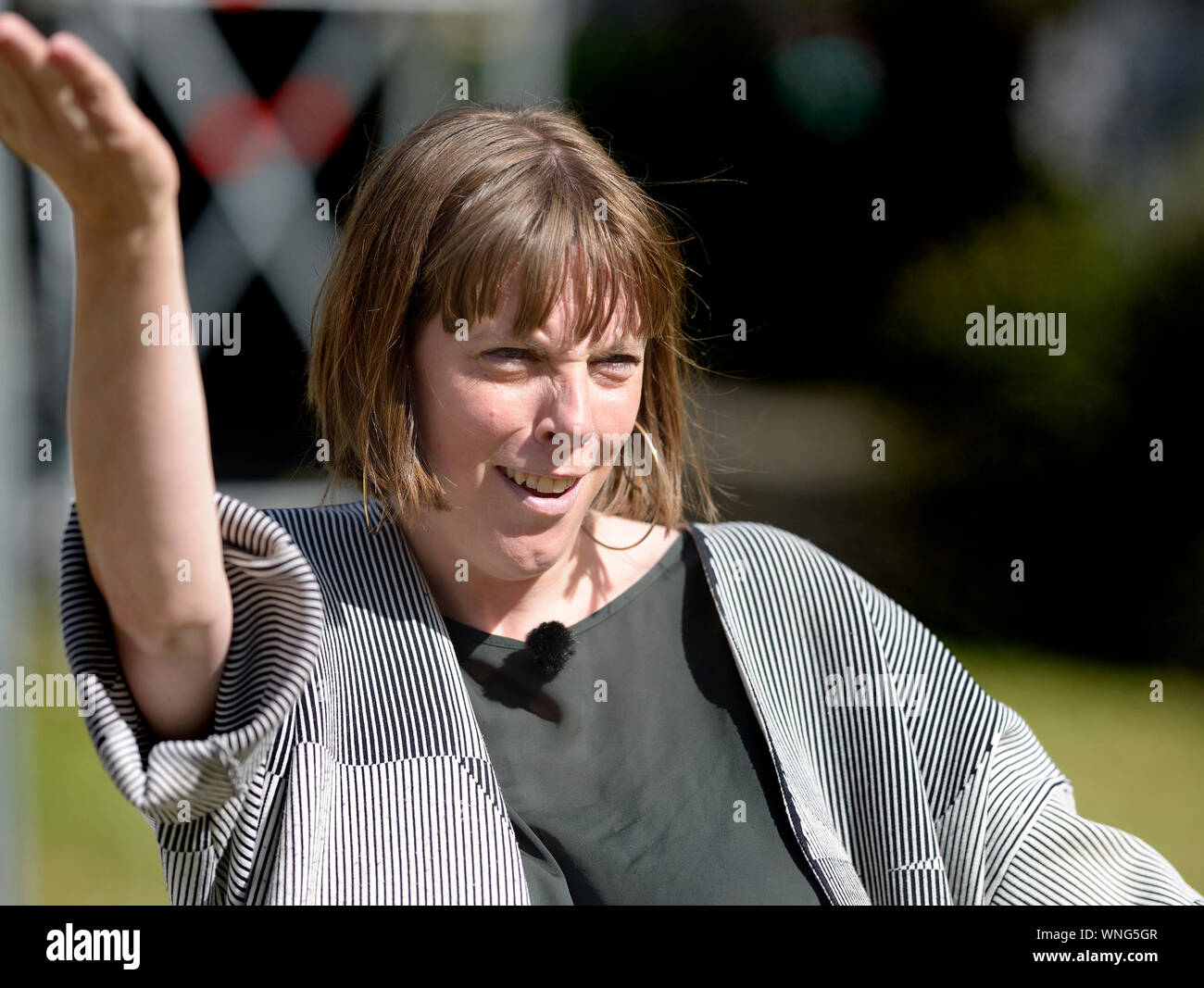 Jess Phillips MP (Manodopera: Birmingham Yardley) essendo intervistato su College Green, Westminster, 5 settembre 2019 Foto Stock
