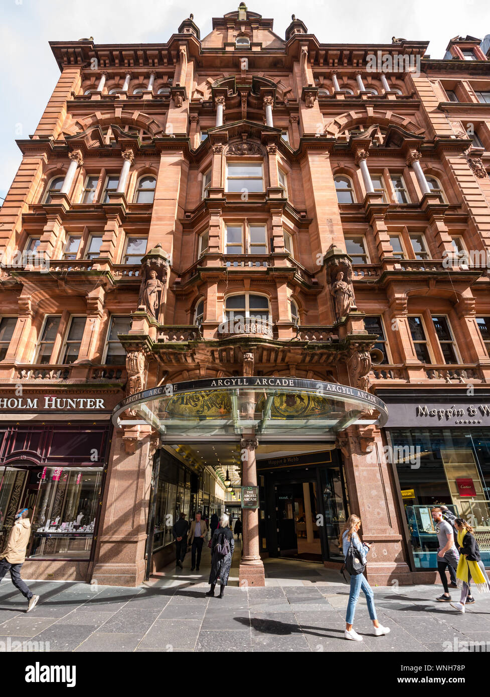 La gente camminare passato Argyll Arcade, Buchanan Street, Glasgow, Scotland, Regno Unito Foto Stock