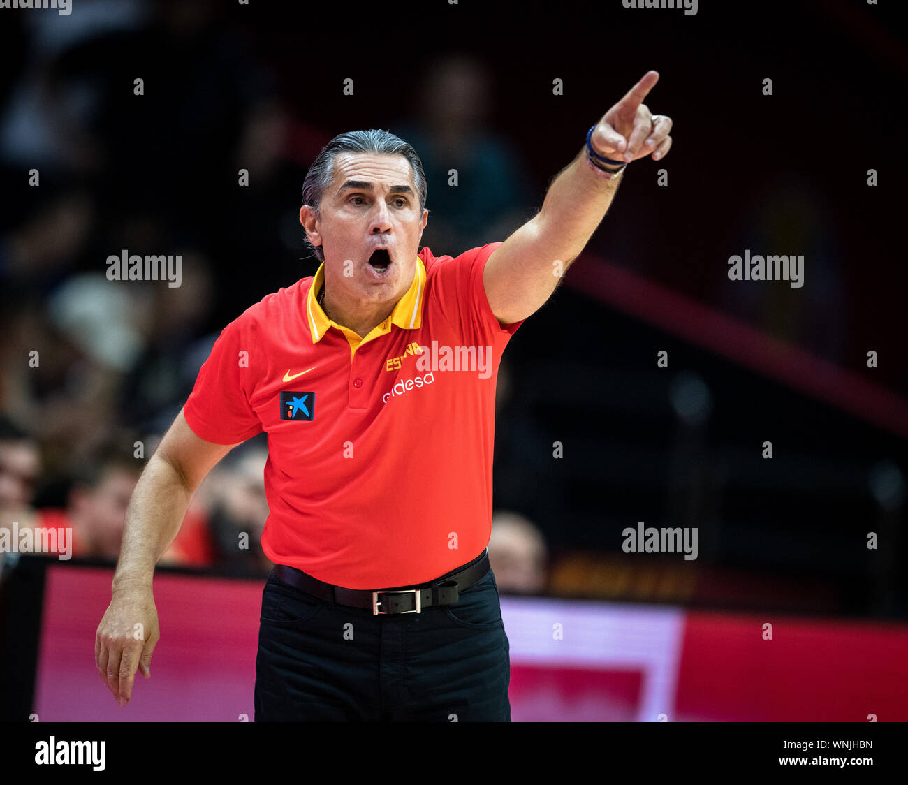 Wuhan, la Cina della provincia di Hubei. 6 Sep, 2019. Sergio Scariolo, head coach della Spagna gesti durante il gruppo J match tra Spagna e Italia a 2019 FIBA World Cup a Wuhan, capitale della Cina centrale della provincia di Hubei, Sett. 6, 2019. Credito: Xiao Yijiu/Xinhua/Alamy Live News Foto Stock