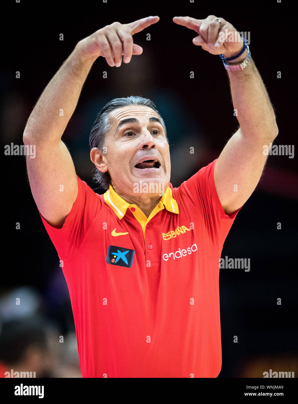 Wuhan, la Cina della provincia di Hubei. 6 Sep, 2019. Sergio Scariolo, head coach della Spagna, i gesti durante il gruppo J match tra Spagna e Italia a 2019 FIBA World Cup a Wuhan, capitale della Cina centrale della provincia di Hubei, Sett. 6, 2019. Credito: Xiao Yijiu/Xinhua/Alamy Live News Foto Stock