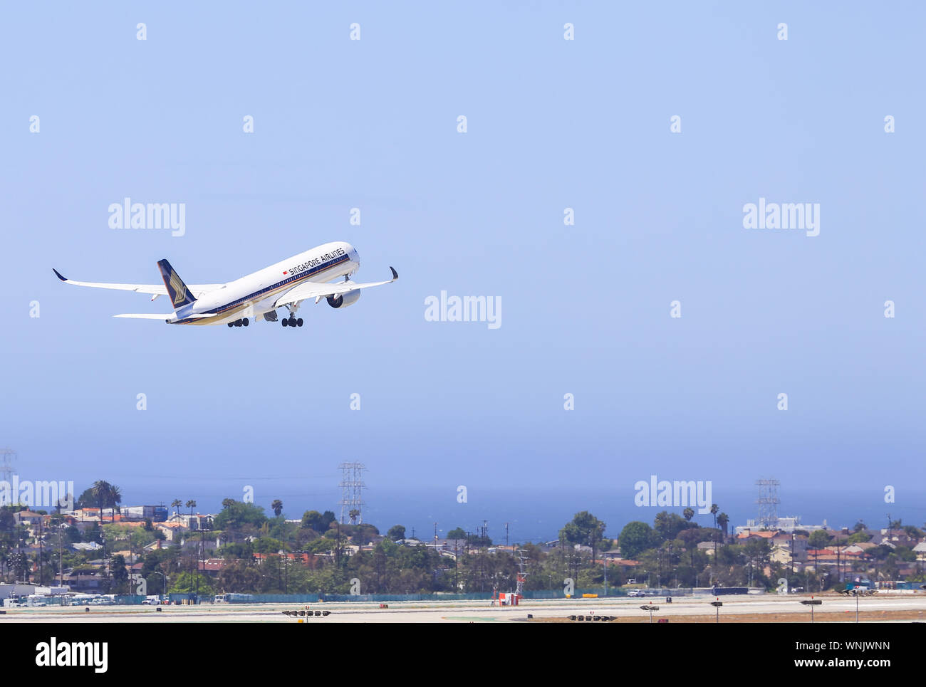 Los Angeles, California, Stati Uniti d'America - 22 Maggio 2019: a Singapore Airlines Airbus A350 decolla dall'Aeroporto Internazionale di Los Angeles (LAX). Foto Stock