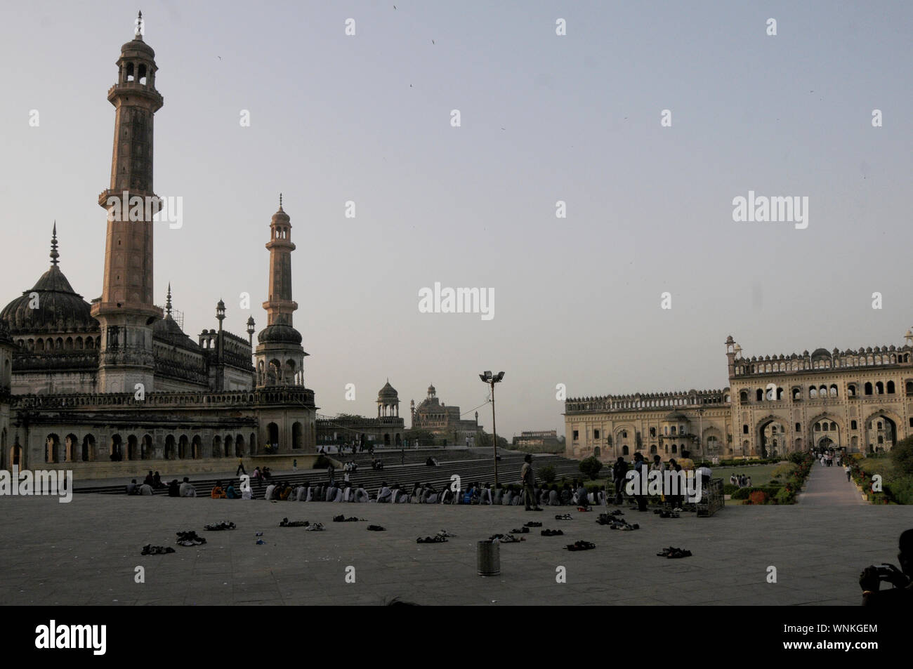 La Moschea Ashrafi è parte del club Bada Imambada complesso nella città di Lucknow, Uttar Pradesh, costruito dal sovrano musulmano Asaf-ud-Daula nell'anno 1784. Costruzione di t Foto Stock