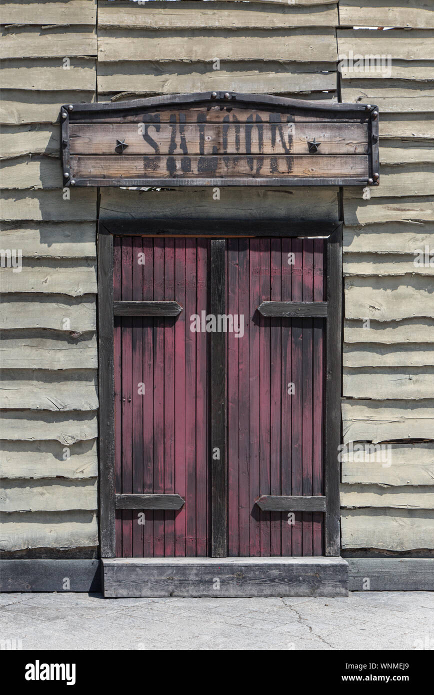 Salone in legno Ingresso: Vecchio Western Bar pubblico. Foto Stock
