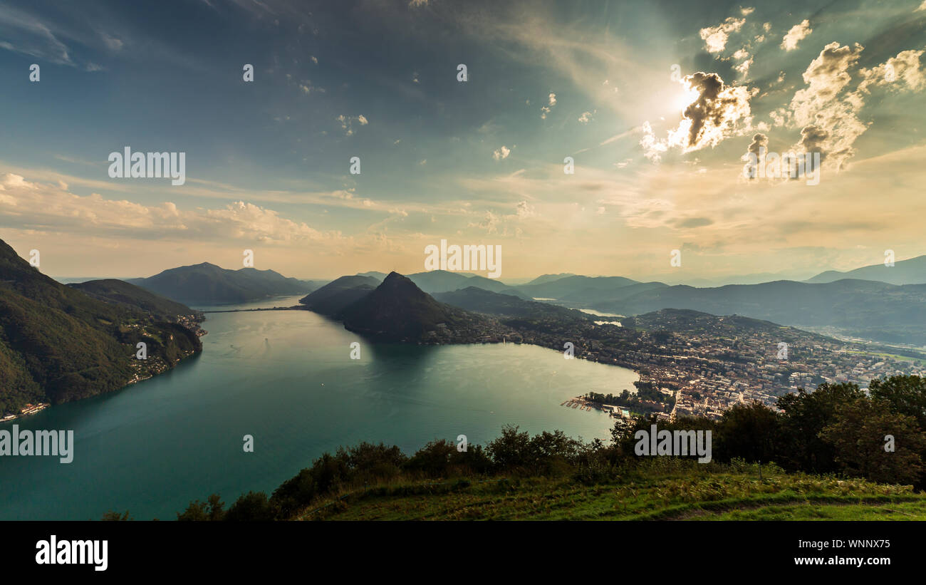 Lago di Lugano vista dal monte Foto Stock