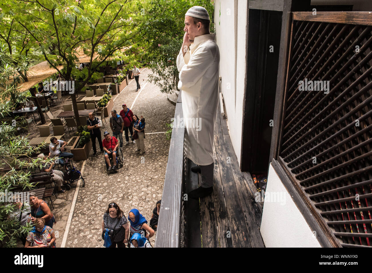 Mostar. Blagaj. I Dervish house. Il muezzin Foto Stock