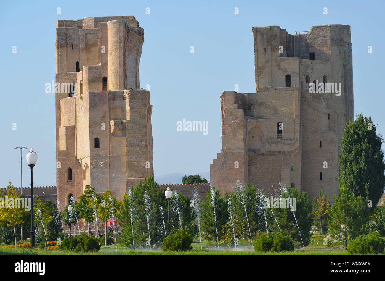 Gateway non ripristinati resti dell antica Tamerlanes Ak-Saray palace a Shakhrisabz, Uzbekistan meridionale Foto Stock
