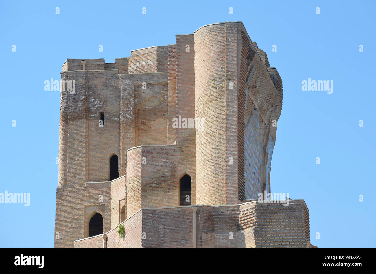 Gateway non ripristinati resti dell antica Tamerlanes Ak-Saray palace a Shakhrisabz, Uzbekistan meridionale Foto Stock