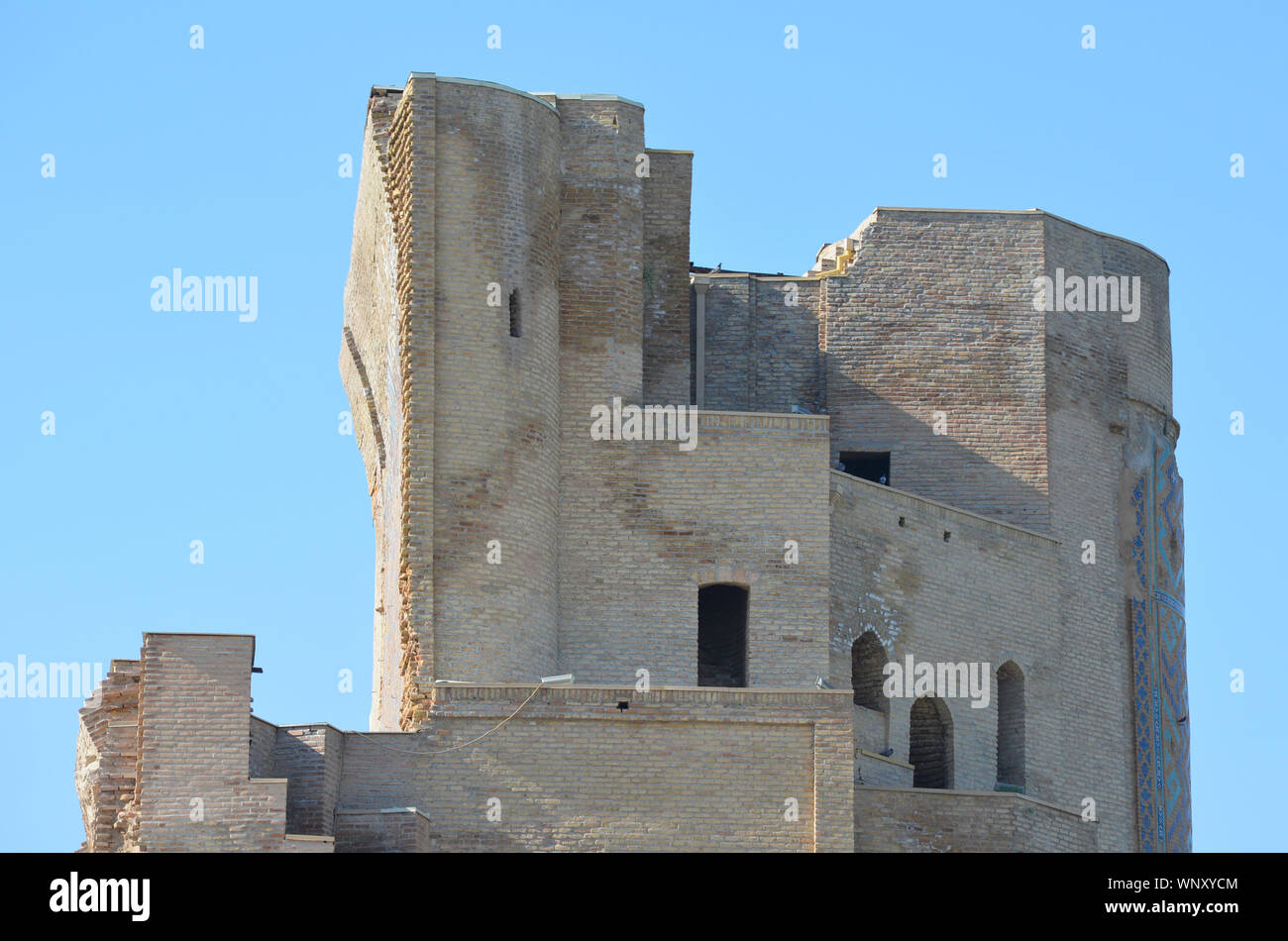 Gateway non ripristinati resti dell antica Tamerlanes Ak-Saray palace a Shakhrisabz, Uzbekistan meridionale Foto Stock