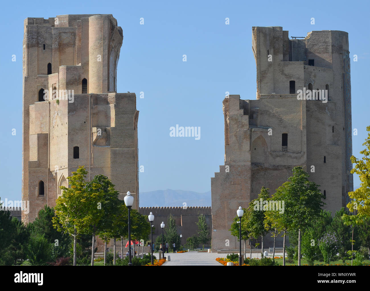 Gateway non ripristinati resti dell antica Tamerlanes Ak-Saray palace a Shakhrisabz, Uzbekistan meridionale Foto Stock