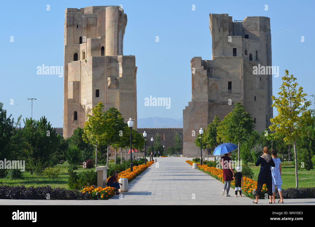 Gateway non ripristinati resti dell antica Tamerlanes Ak-Saray palace a Shakhrisabz, Uzbekistan meridionale Foto Stock