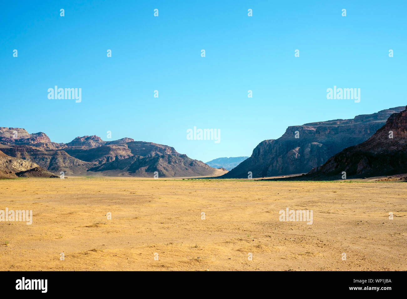 Giordania, Governatorato di Aqaba, Wadi Rum. Wadi Rum Area Protetta, Sito Patrimonio Mondiale dell'UNESCO. Foto Stock