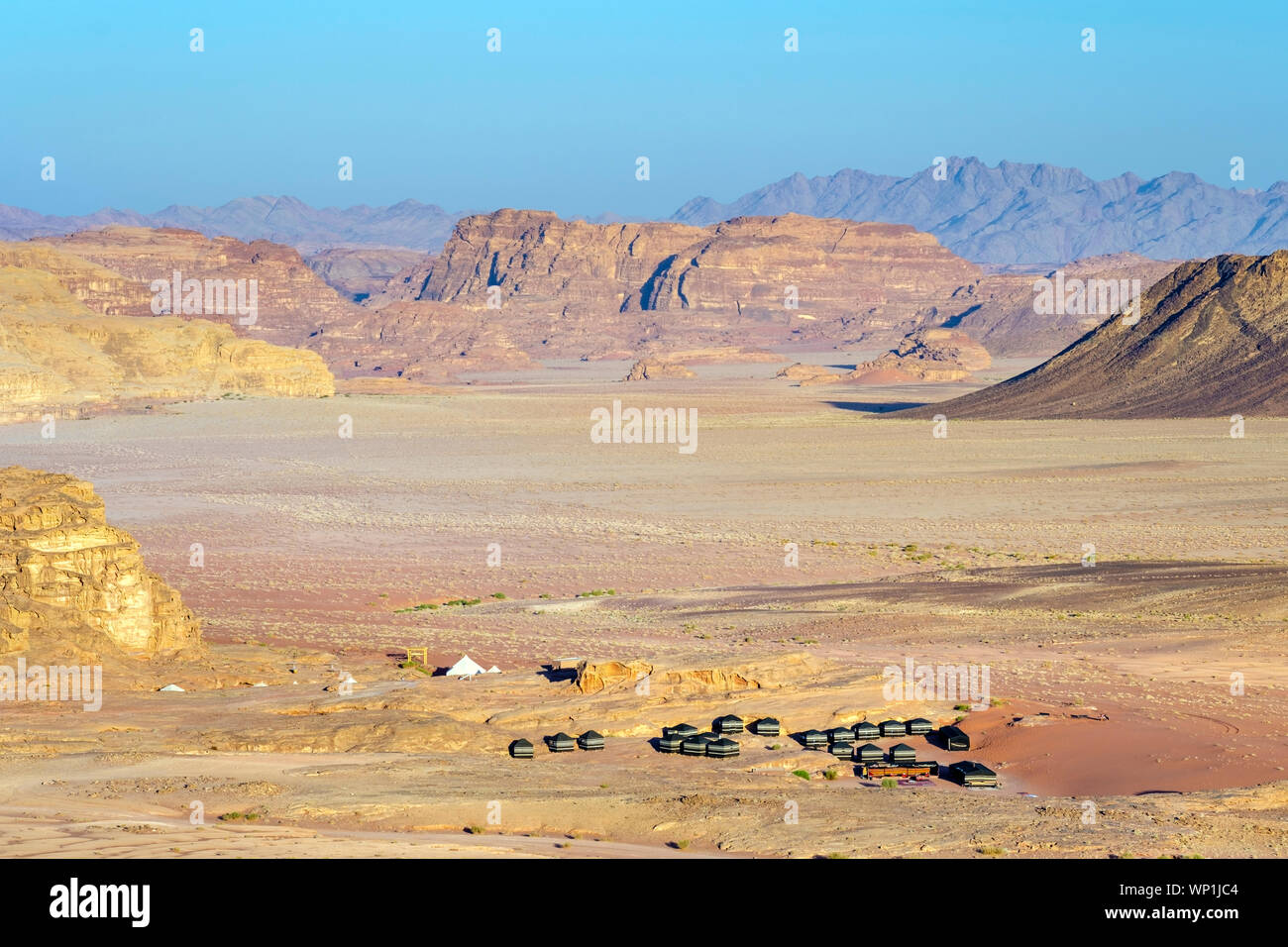 Giordania, Governatorato di Aqaba, Wadi Rum. Wadi Rum Area Protetta, Sito Patrimonio Mondiale dell'UNESCO. Foto Stock